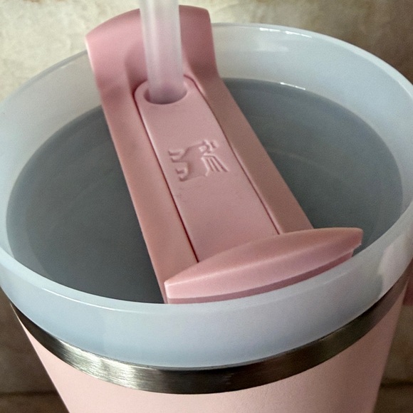Stanley NWT Quencher H2.0 Tumbler 40 oz in Soft Pink - Picture 3 of 5